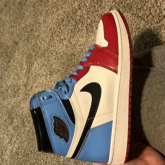 Jordan 1 unc/ Chicago patent leather,like new condition.Real jordan shoes. - Picture 7 of 7